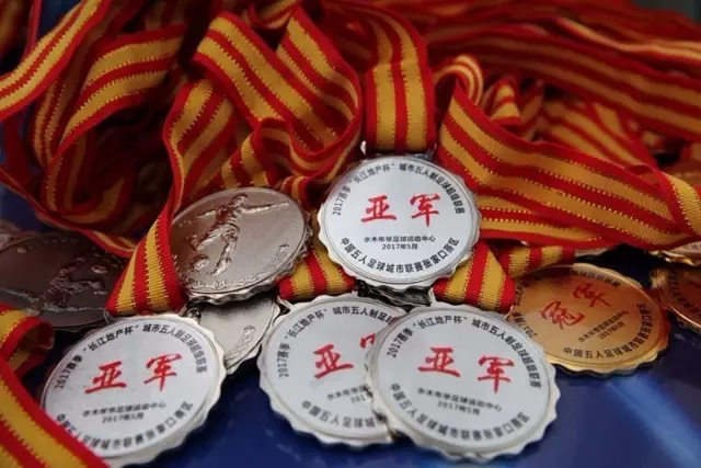 深夜追剧《战地花开》的真实魅力是什么？
